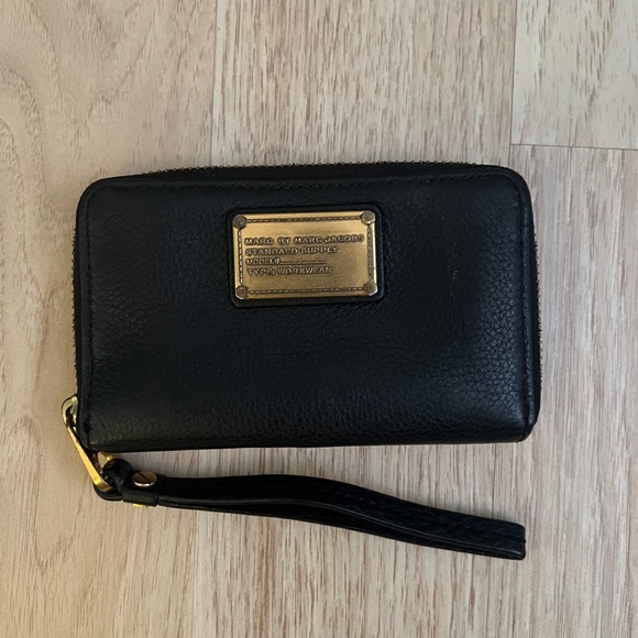 Marc By Marc Jacobs Black Leather Pouch with Gold Accents - Picture 1 of 4